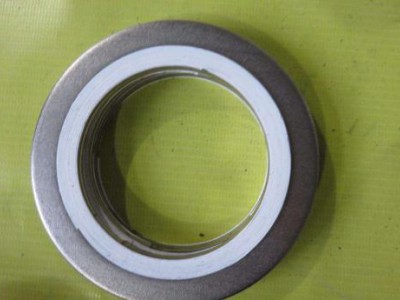 專業(yè)生產(chǎn)金屬纏繞墊片，四氟墊片