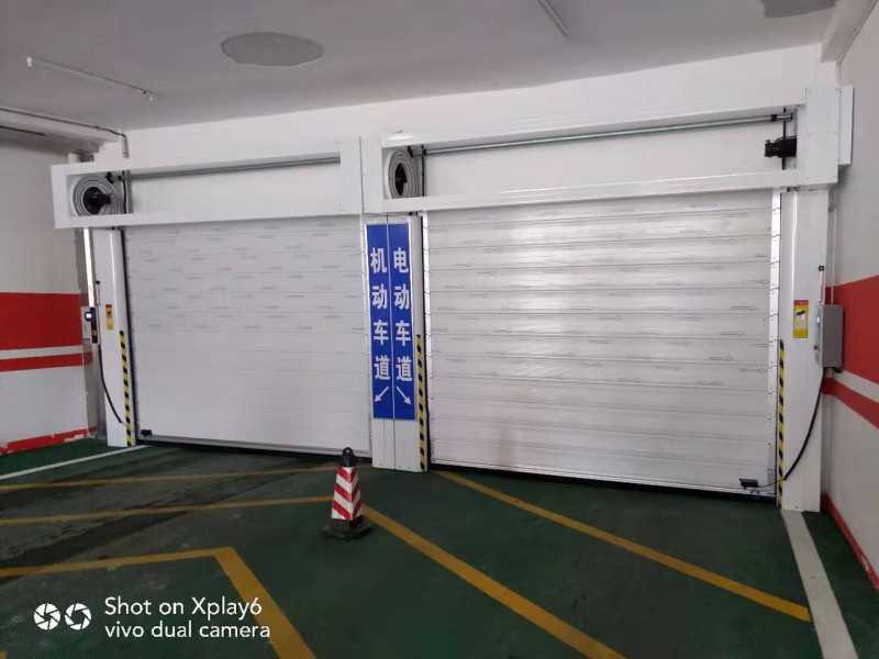 車庫感應(yīng)自動門 車庫門廠家 科曼斯門業(yè)